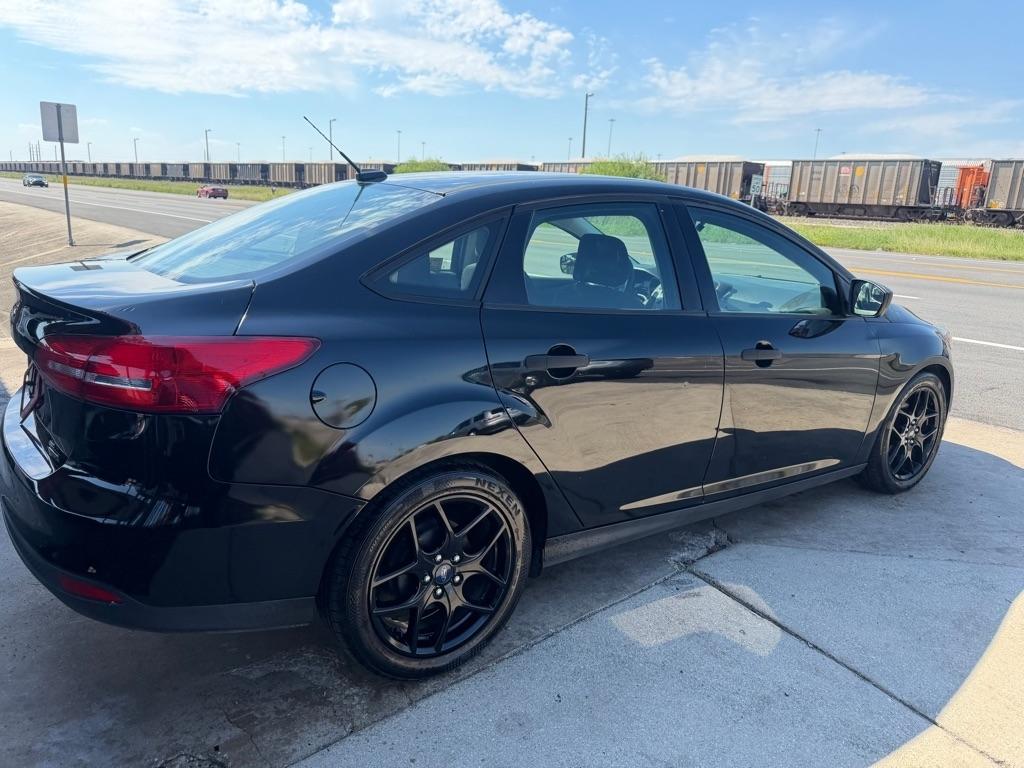 Ford Focus S Sedan 2018