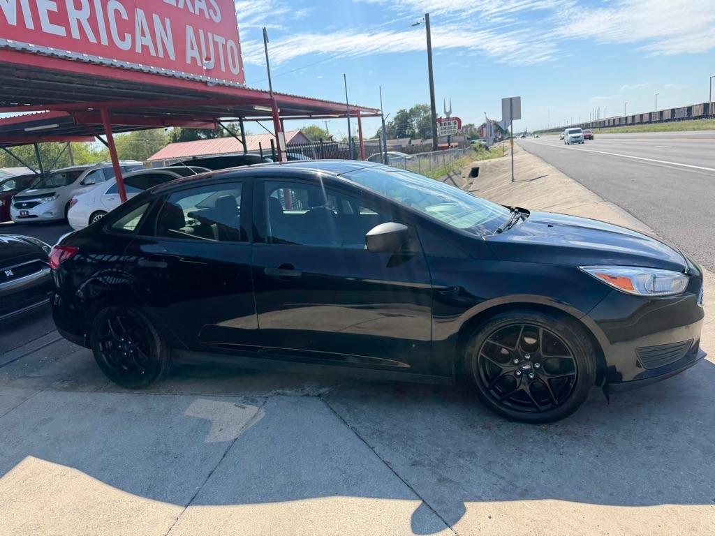 Ford Focus S Sedan 2018