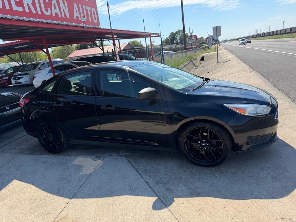 Ford Focus S Sedan 2018