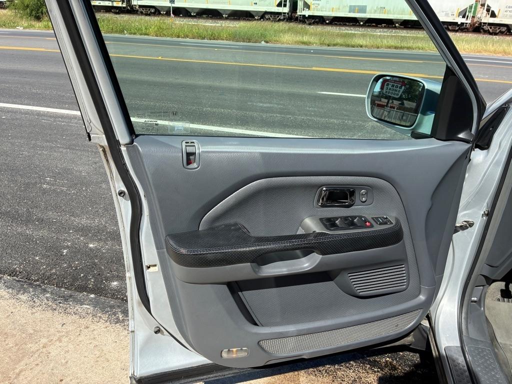 Honda Pilot EX w/ Leather and DVD 2004