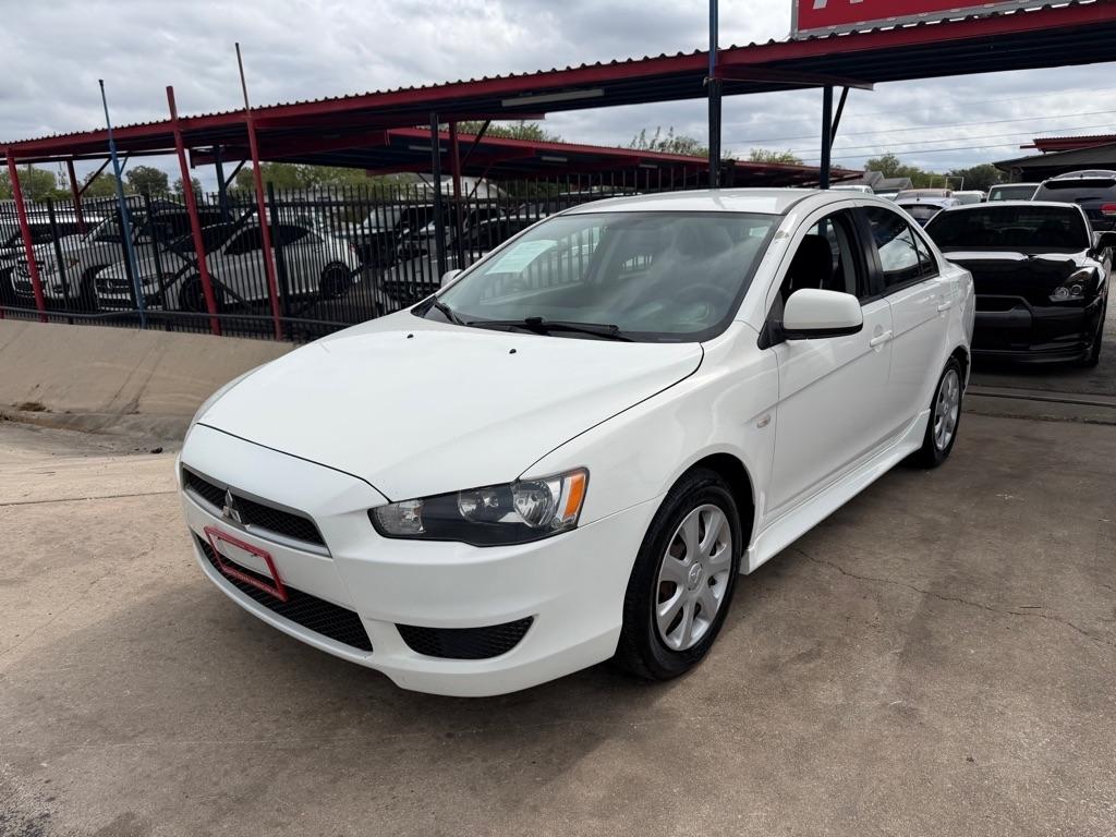 Mitsubishi Lancer ES 2014