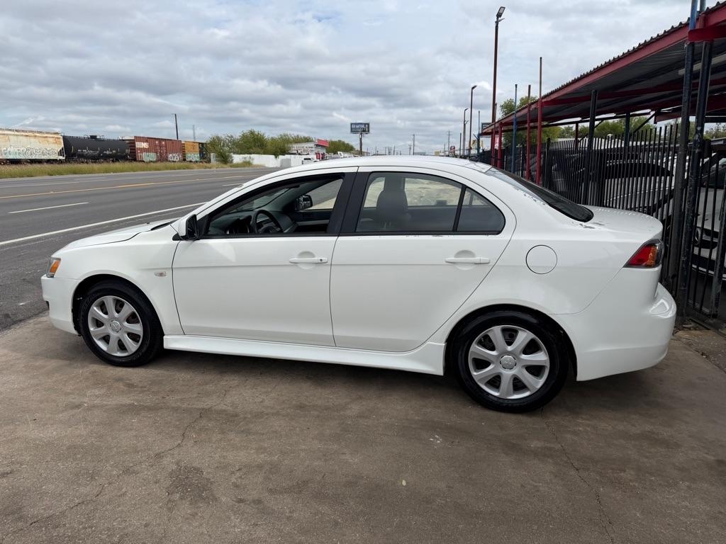 Mitsubishi Lancer ES 2014