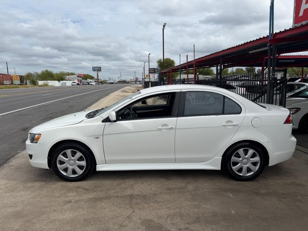 Mitsubishi Lancer ES 2014