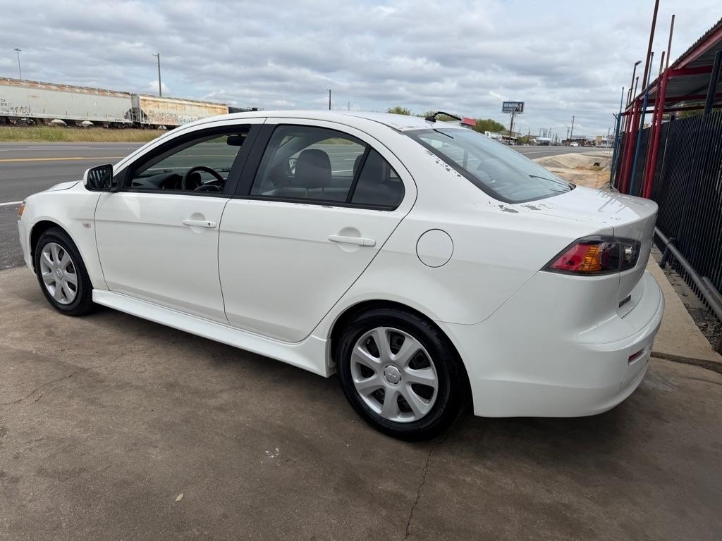 Mitsubishi Lancer ES 2014