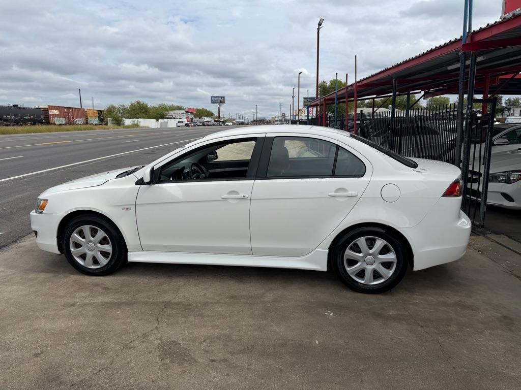 Mitsubishi Lancer ES 2014