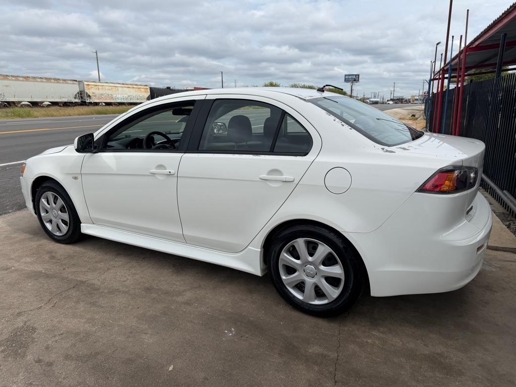 Mitsubishi Lancer ES 2014