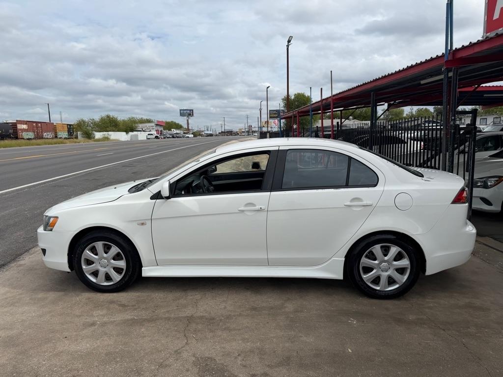 Mitsubishi Lancer ES 2014