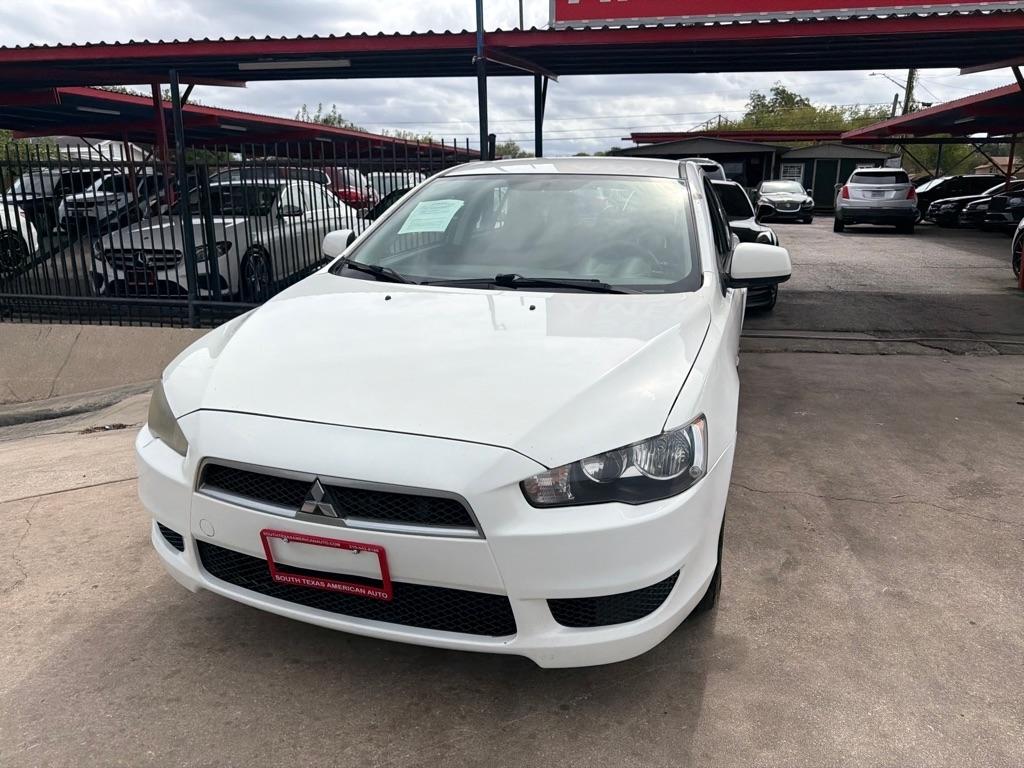Mitsubishi Lancer ES 2014