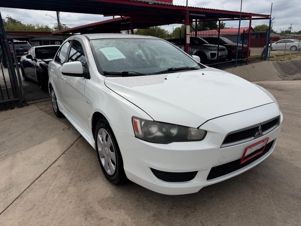 Mitsubishi Lancer ES 2014