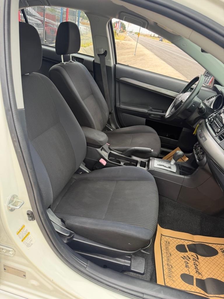 Mitsubishi Lancer ES 2014