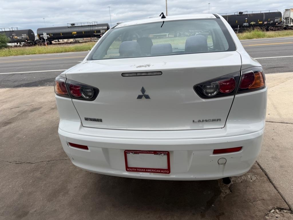 Mitsubishi Lancer ES 2014