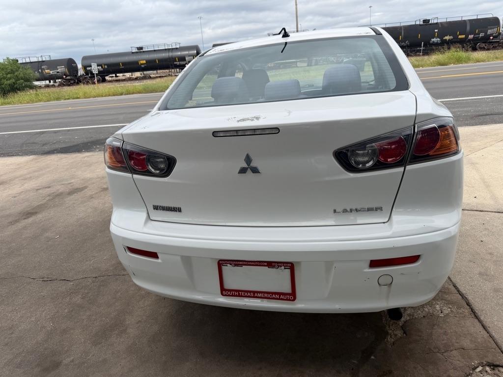 Mitsubishi Lancer ES 2014