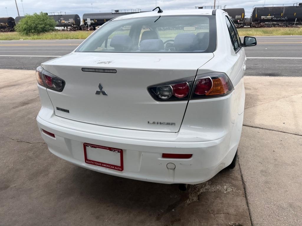 Mitsubishi Lancer ES 2014