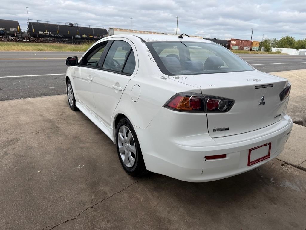 Mitsubishi Lancer ES 2014