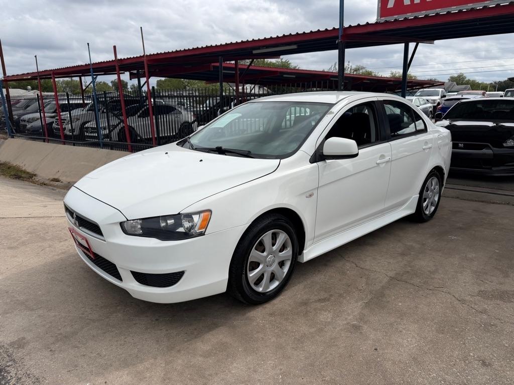 Mitsubishi Lancer ES 2014