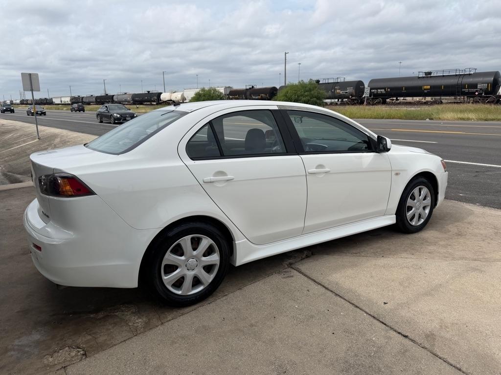 Mitsubishi Lancer ES 2014