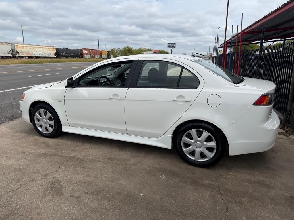 Mitsubishi Lancer ES 2014