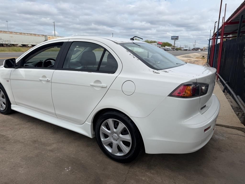 Mitsubishi Lancer ES 2014
