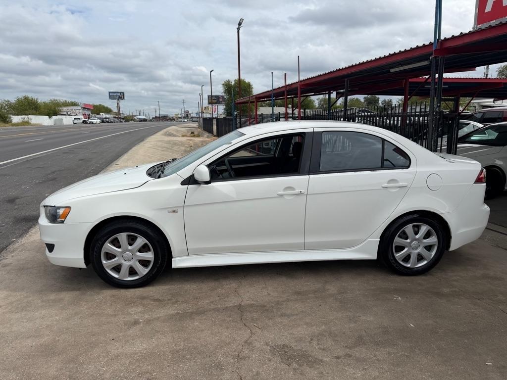 Mitsubishi Lancer ES 2014