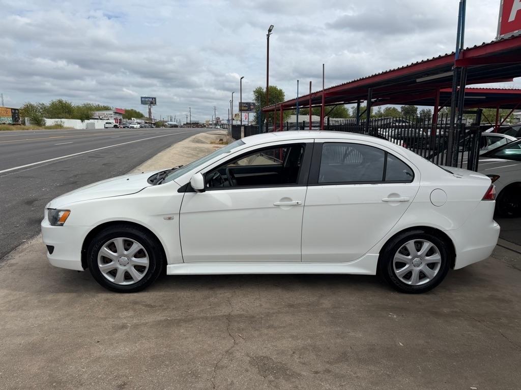 Mitsubishi Lancer ES 2014