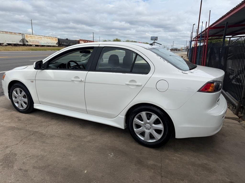 Mitsubishi Lancer ES 2014