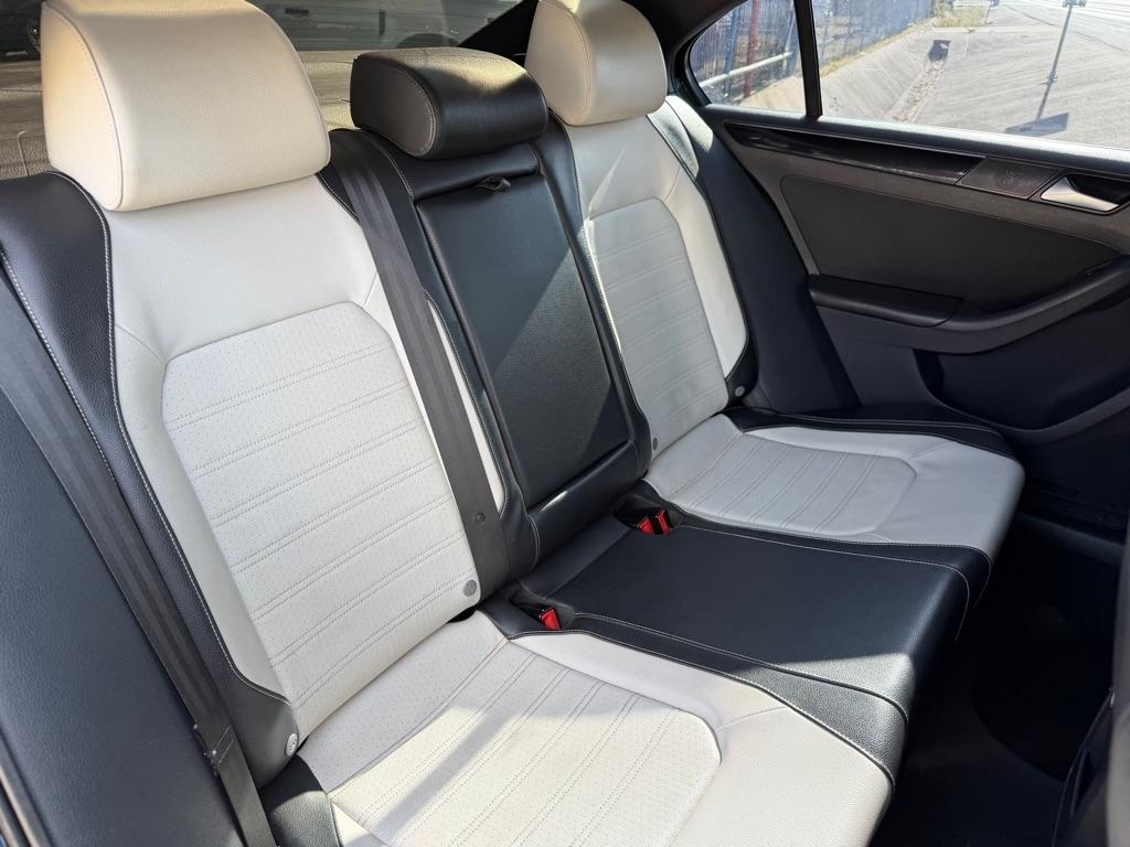 Volkswagen Jetta SE 6A 2015