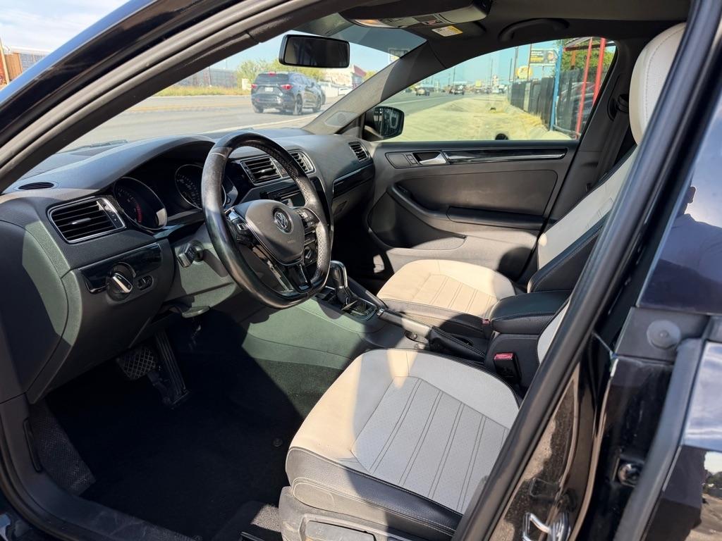 Volkswagen Jetta SE 6A 2015
