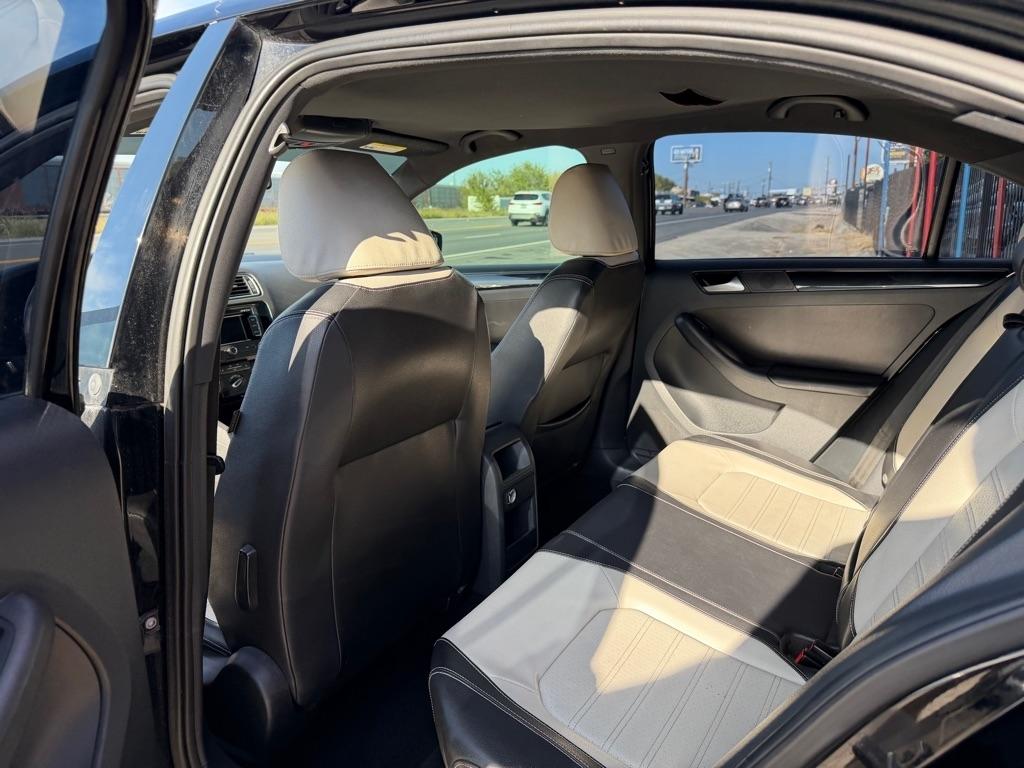 Volkswagen Jetta SE 6A 2015
