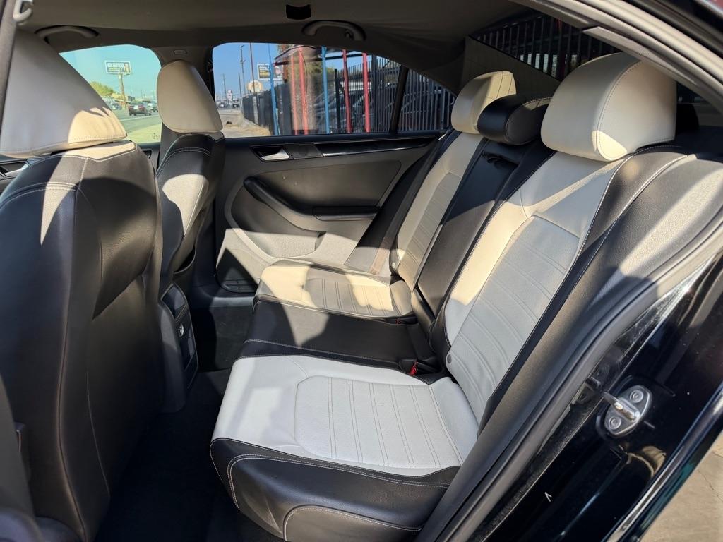 Volkswagen Jetta SE 6A 2015