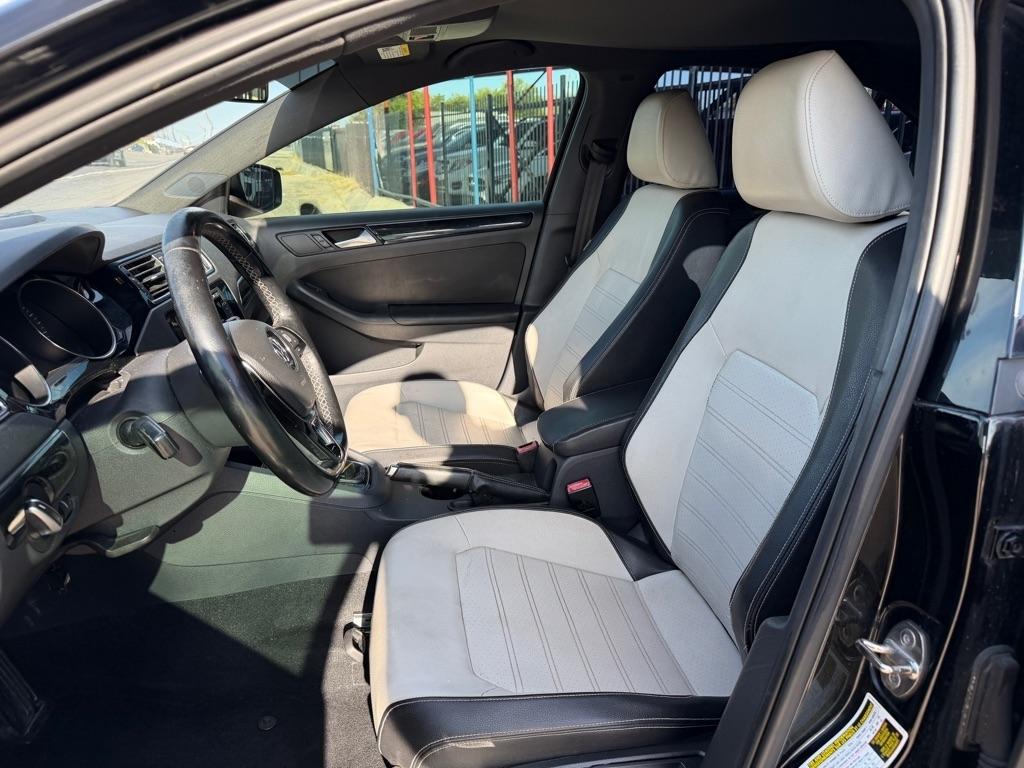 Volkswagen Jetta SE 6A 2015