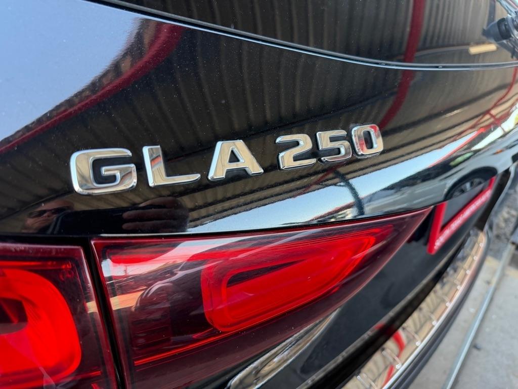 Mercedes-Benz GLA-Class GLA250 4MATIC 2021
