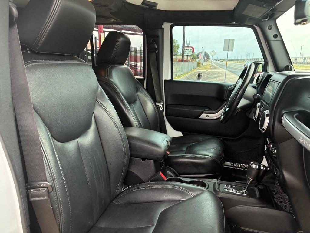 Jeep Wrangler Unlimited Sahara 4WD 2014