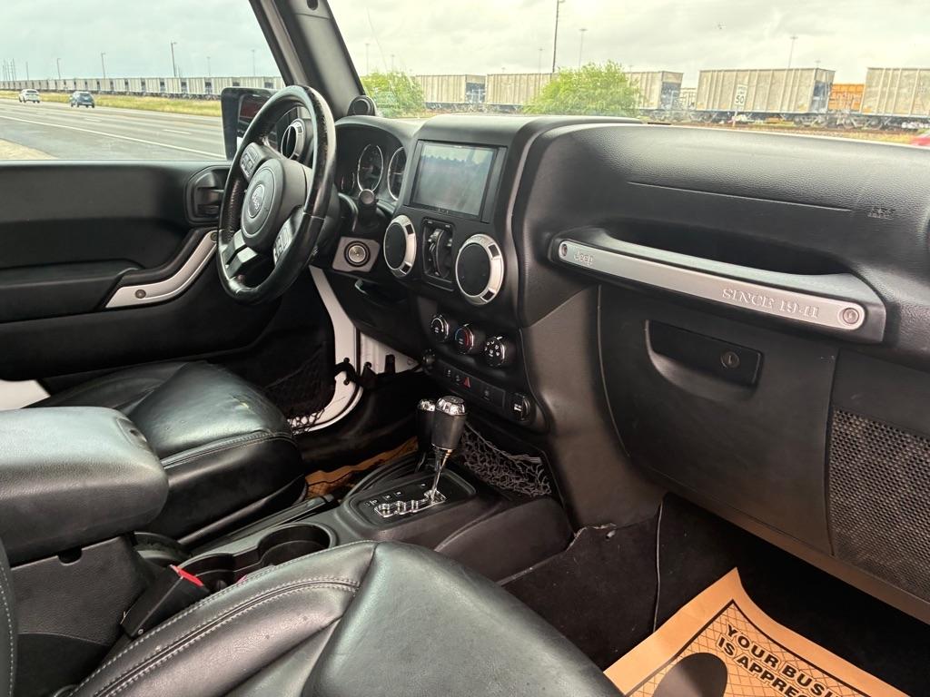 Jeep Wrangler Unlimited Sahara 4WD 2014