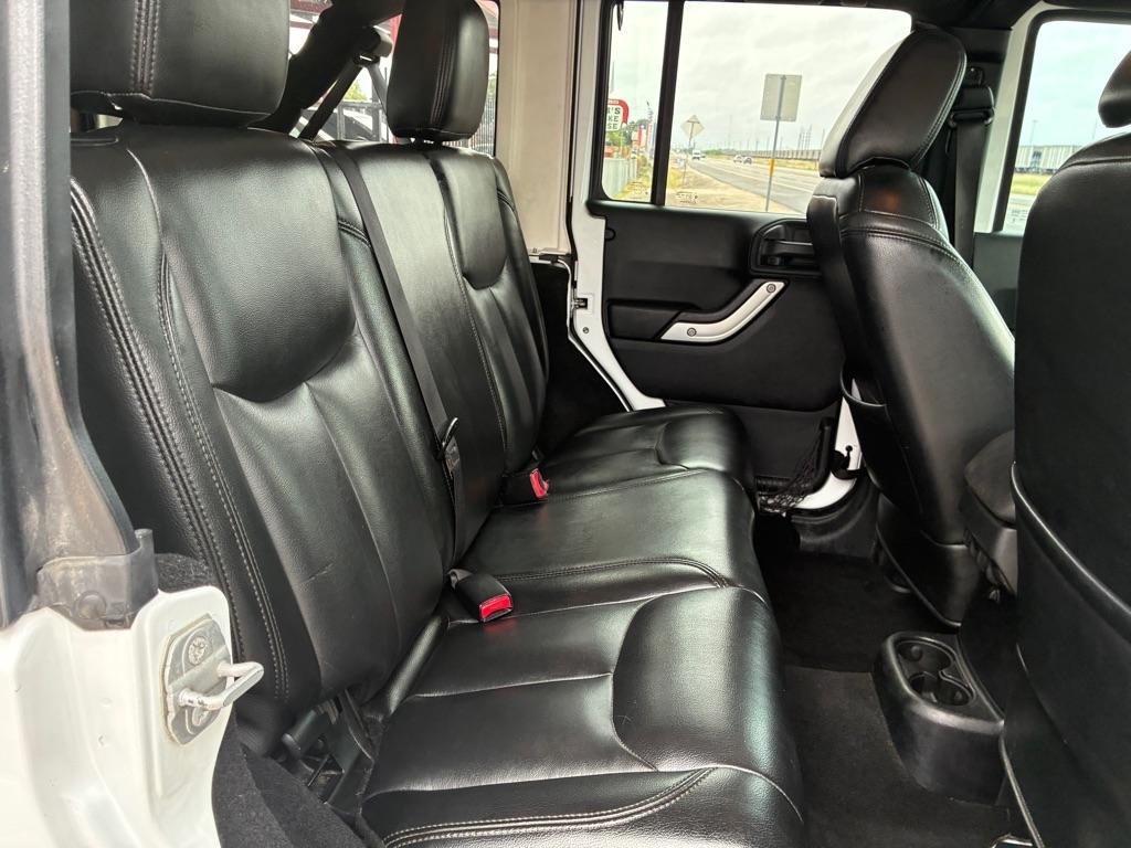Jeep Wrangler Unlimited Sahara 4WD 2014