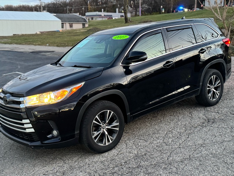 Toyota Highlander LE Plus FWD V6 2017