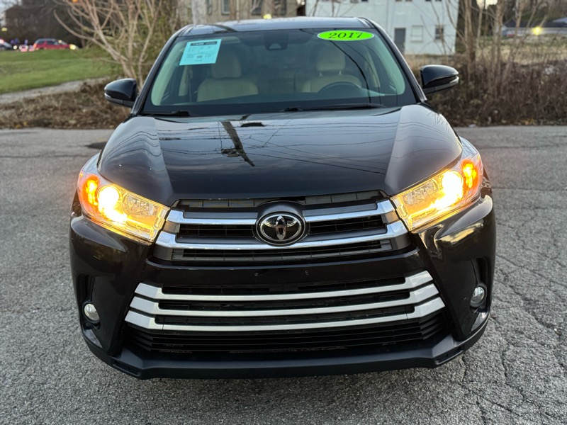 Toyota Highlander LE Plus FWD V6 2017