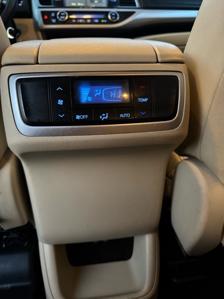 Toyota Highlander LE Plus FWD V6 2017