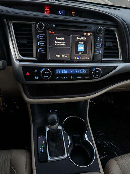 Toyota Highlander LE Plus FWD V6 2017