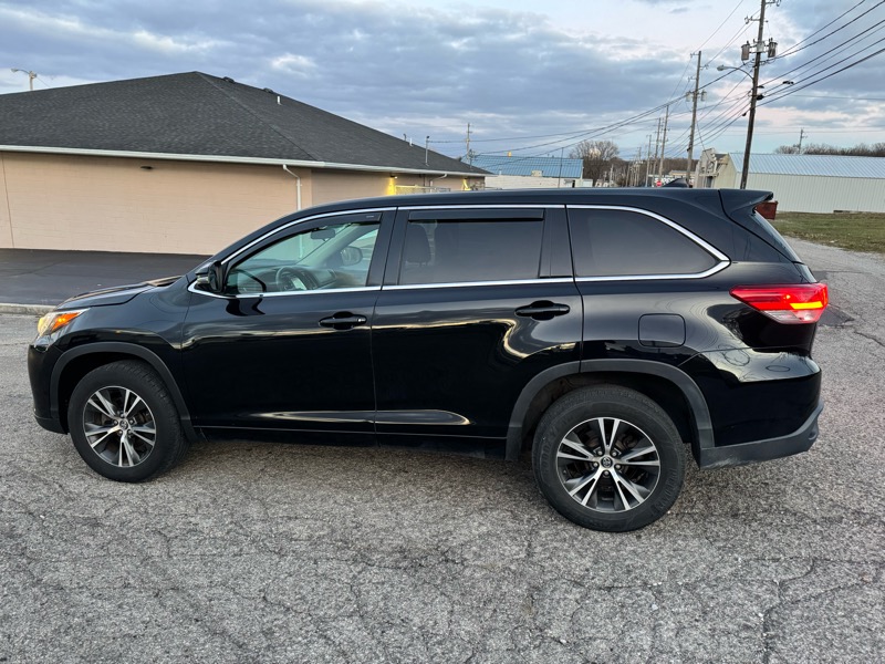 Toyota Highlander LE Plus FWD V6 2017