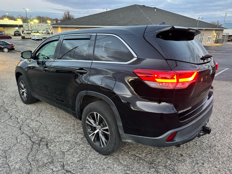 Toyota Highlander LE Plus FWD V6 2017