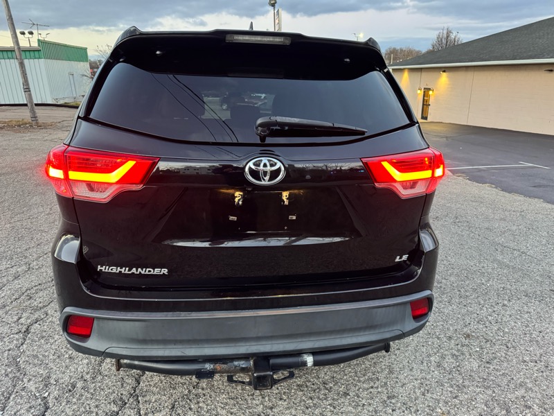 Toyota Highlander LE Plus FWD V6 2017