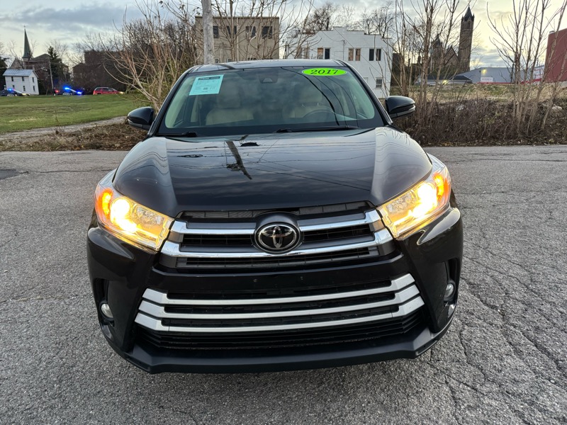 Toyota Highlander LE Plus FWD V6 2017