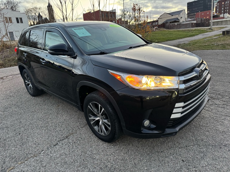 Toyota Highlander LE Plus FWD V6 2017