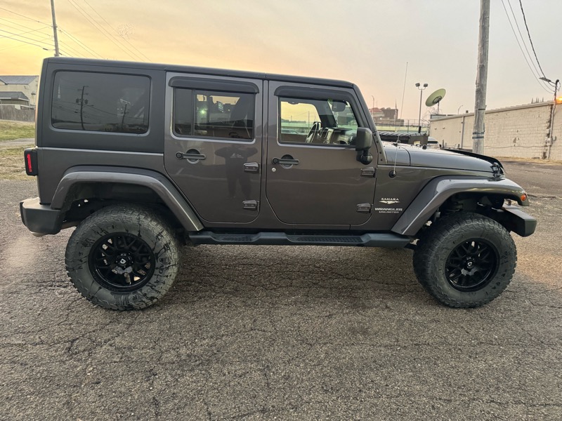 Jeep Wrangler 4WD 4dr Unlimited Sahara 2014