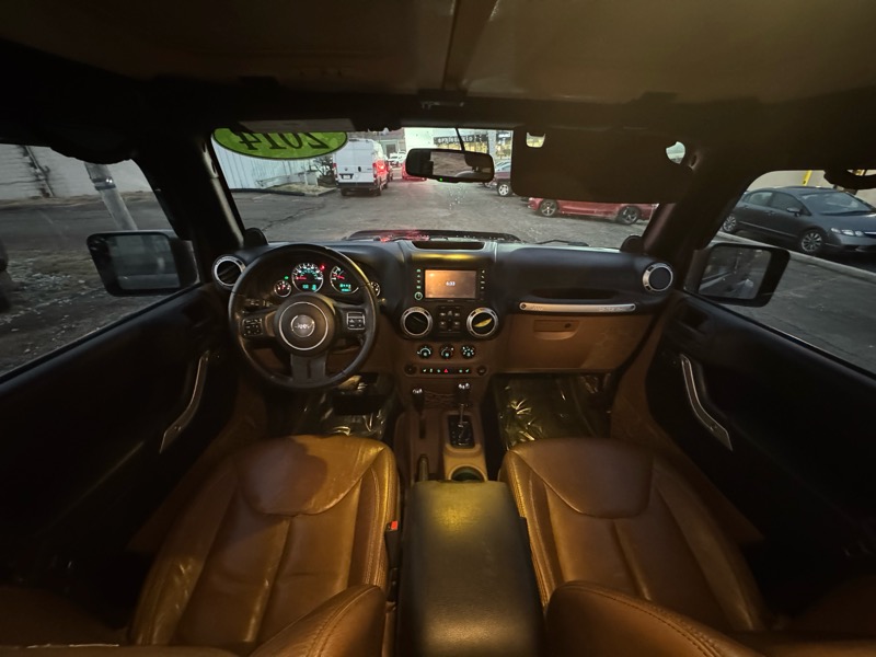 Jeep Wrangler 4WD 4dr Unlimited Sahara 2014