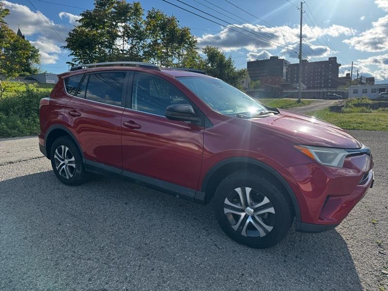 Toyota RAV4 LE AWD 2017