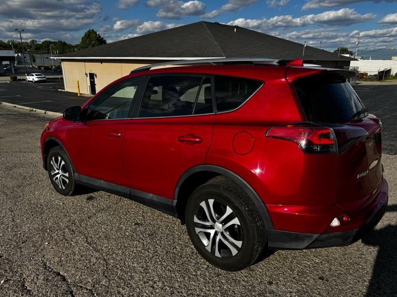 Toyota RAV4 LE AWD 2017