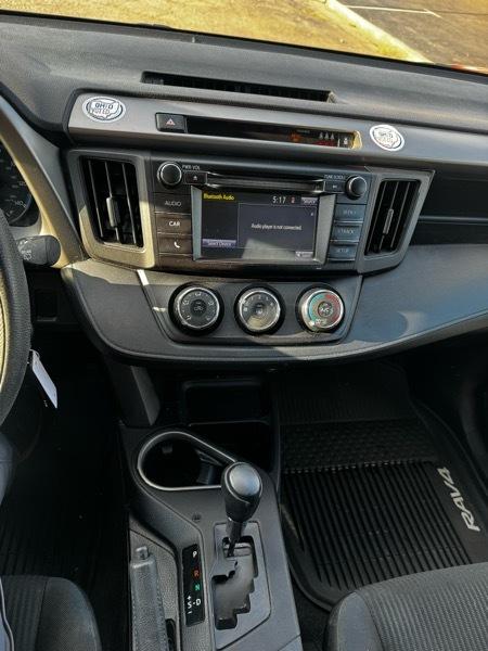Toyota RAV4 LE AWD 2017