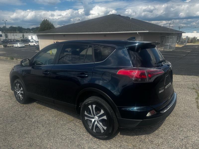 Toyota RAV4 LE FWD 2018