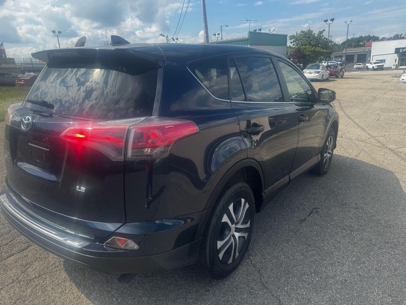 Toyota RAV4 LE FWD 2018